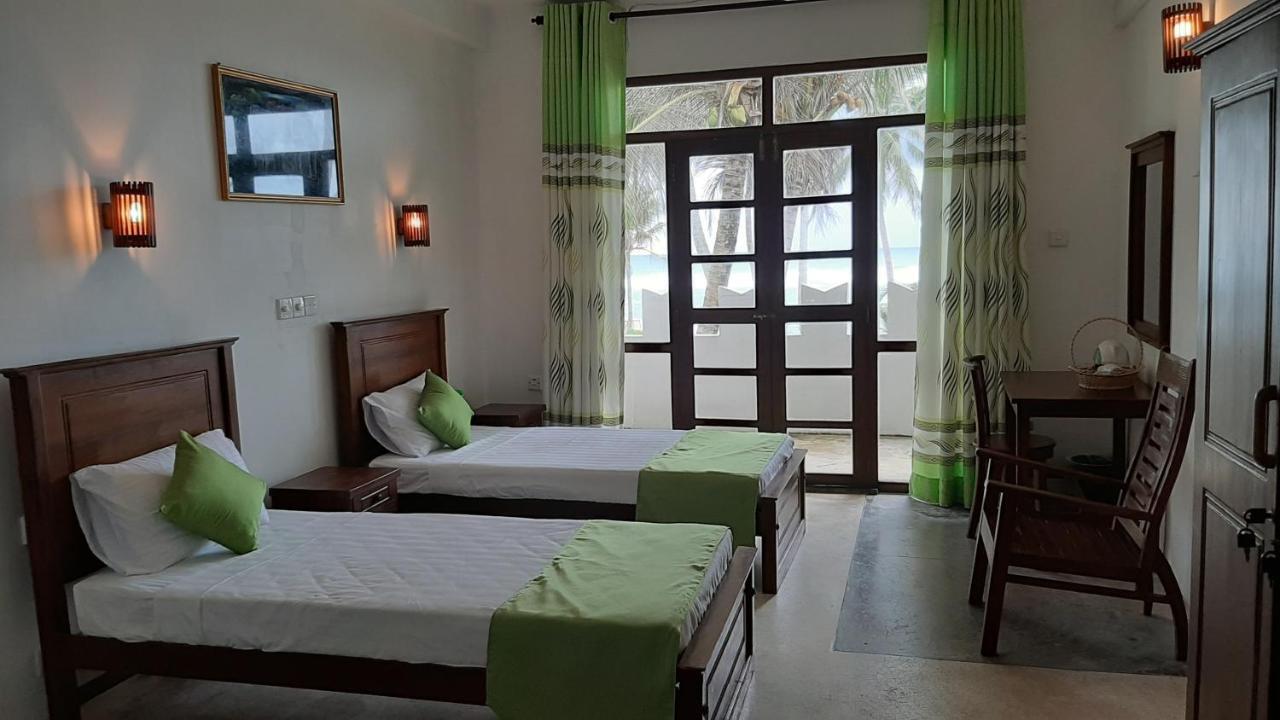 Akurala Beach Boutique Resort Extérieur photo