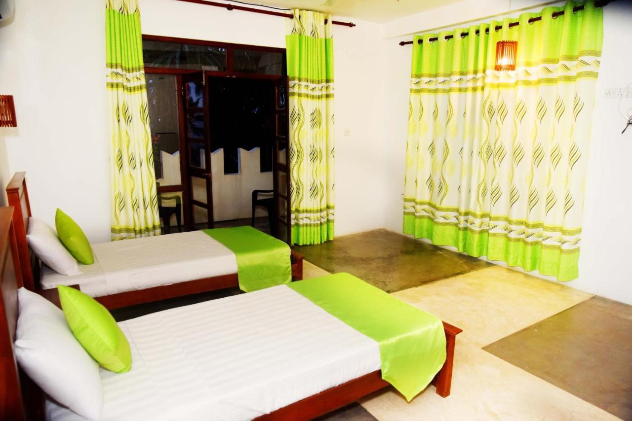 Akurala Beach Boutique Resort Extérieur photo