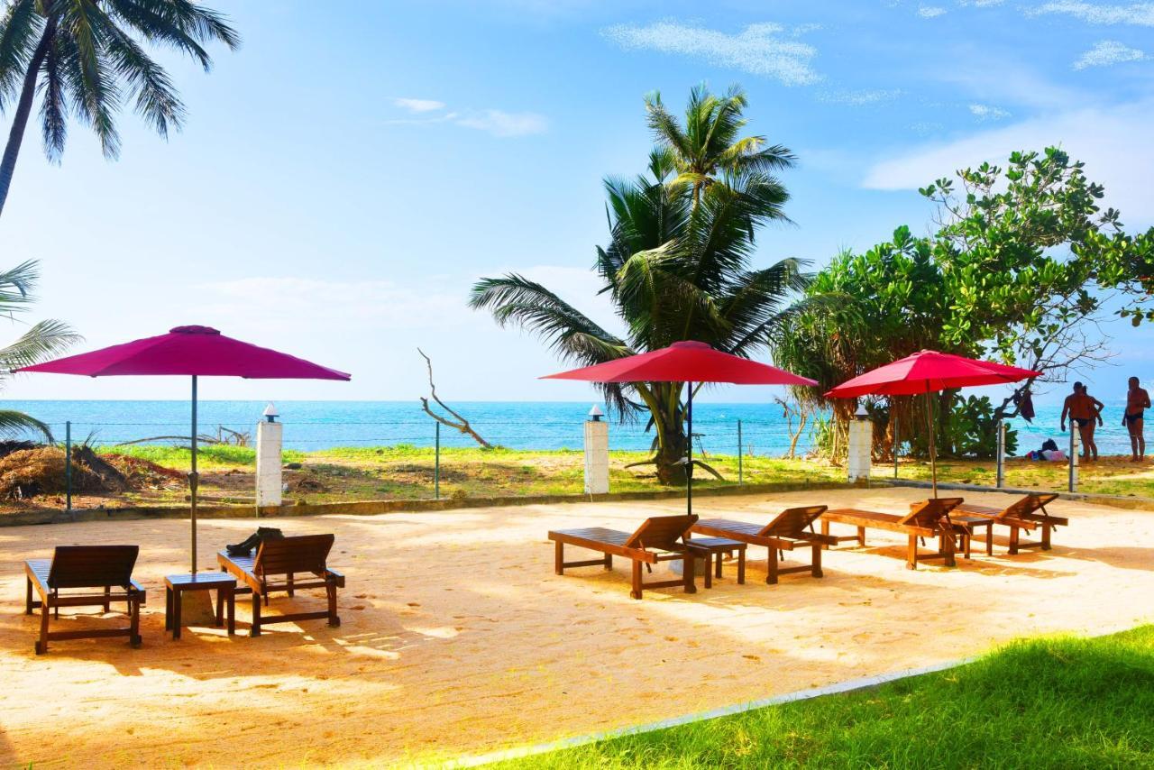 Akurala Beach Boutique Resort Extérieur photo