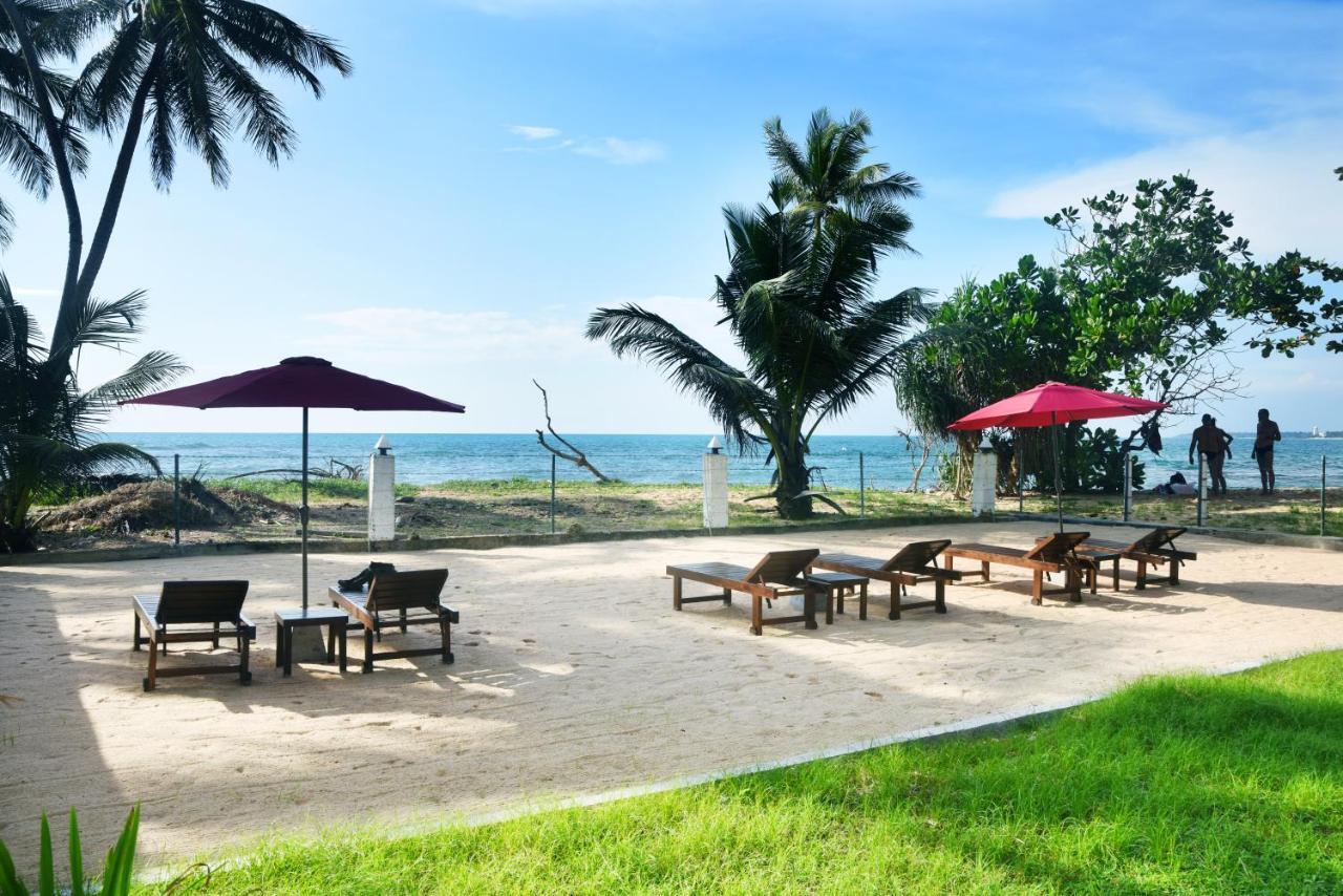 Akurala Beach Boutique Resort Extérieur photo