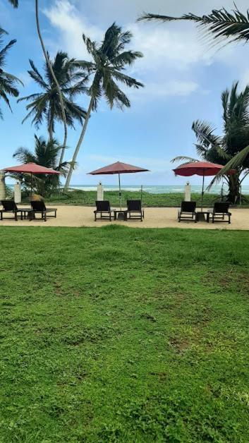 Akurala Beach Boutique Resort Extérieur photo