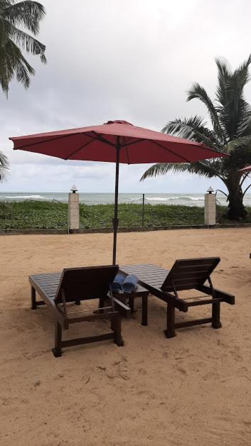Akurala Beach Boutique Resort Extérieur photo