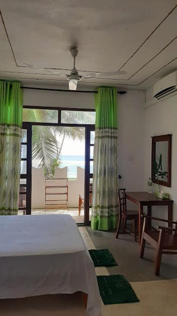 Akurala Beach Boutique Resort Extérieur photo