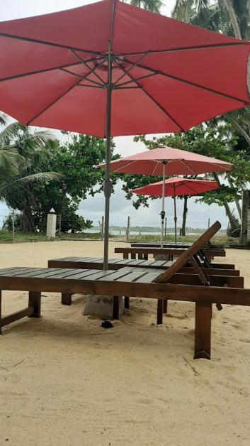Akurala Beach Boutique Resort Extérieur photo