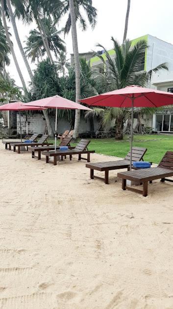 Akurala Beach Boutique Resort Extérieur photo