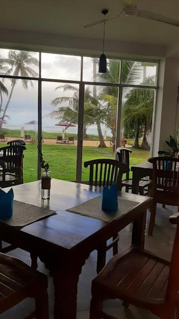 Akurala Beach Boutique Resort Extérieur photo