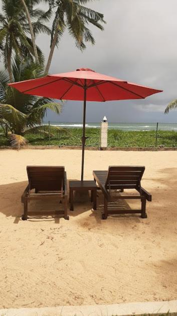 Akurala Beach Boutique Resort Extérieur photo