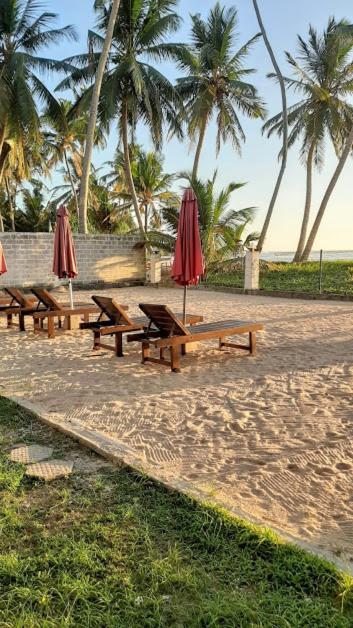 Akurala Beach Boutique Resort Extérieur photo